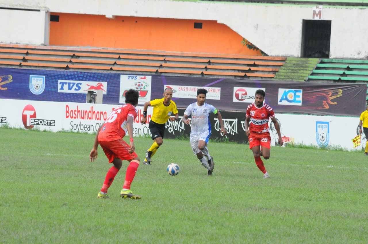 Bangladesh Muktijoddha SKC and Uttar Baridhara Club draws the match